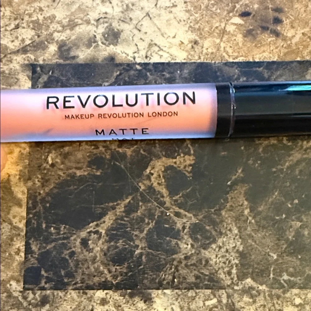 Makeup Revolution Matte Lipstick - Knockout 103